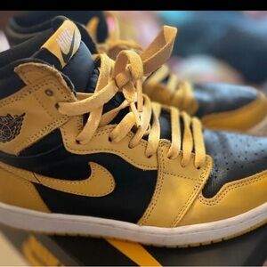 Nike Air Jordan Retro High OG in Yellow and Black